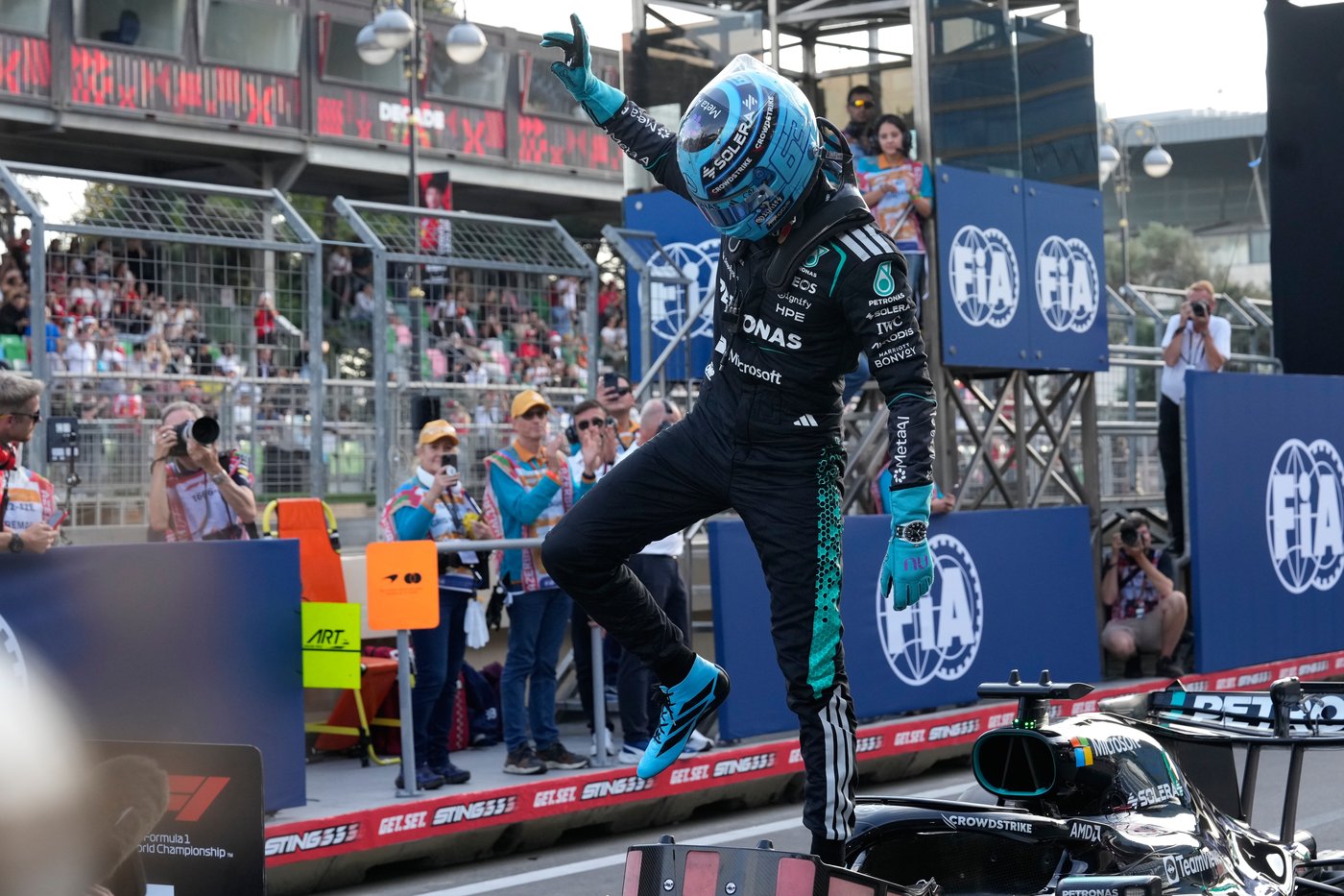 George Russell starts on pole in Azerbaijan with a chance to cut Antonelli's F1 lead | iNFOnews.ca George Russell starts on pole in Azerbaijan with a chance to cut Antonelli's F1 lead | iNFOnews.ca