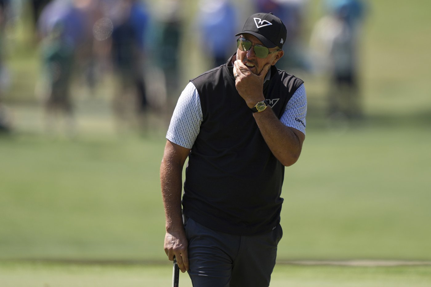 Phil Mickelson shoots 75 at the Masters and in jeopardy of missing the cut for 1st time since 2016 | iNFOnews.ca Phil Mickelson shoots 75 at the Masters and in jeopardy of missing the cut for 1st time since 2016 | iNFOnews.ca