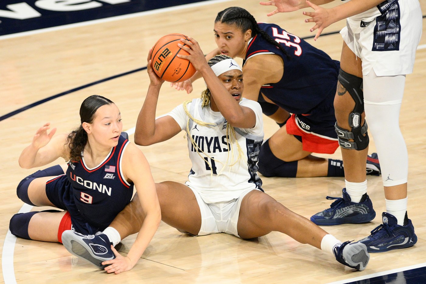 Azzi Fudd plays in front of hometown fans for last time in UConn uniform: 'I feel very loved' | iNFOnews.ca