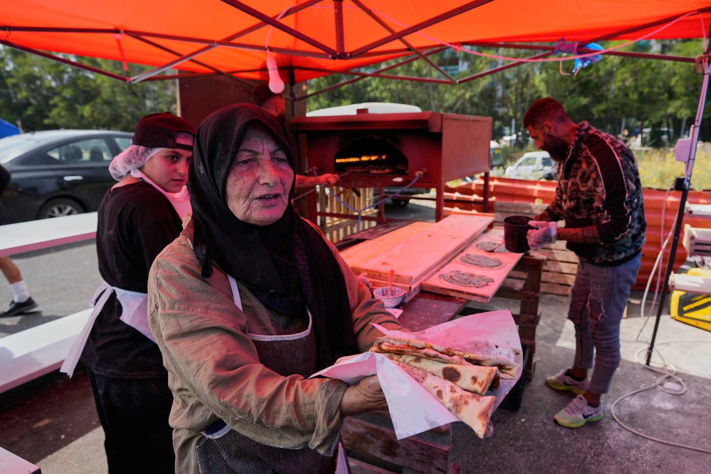 A displaced Lebanese grandmother feeds thousands of compatriots who fled war | iNFOnews.ca