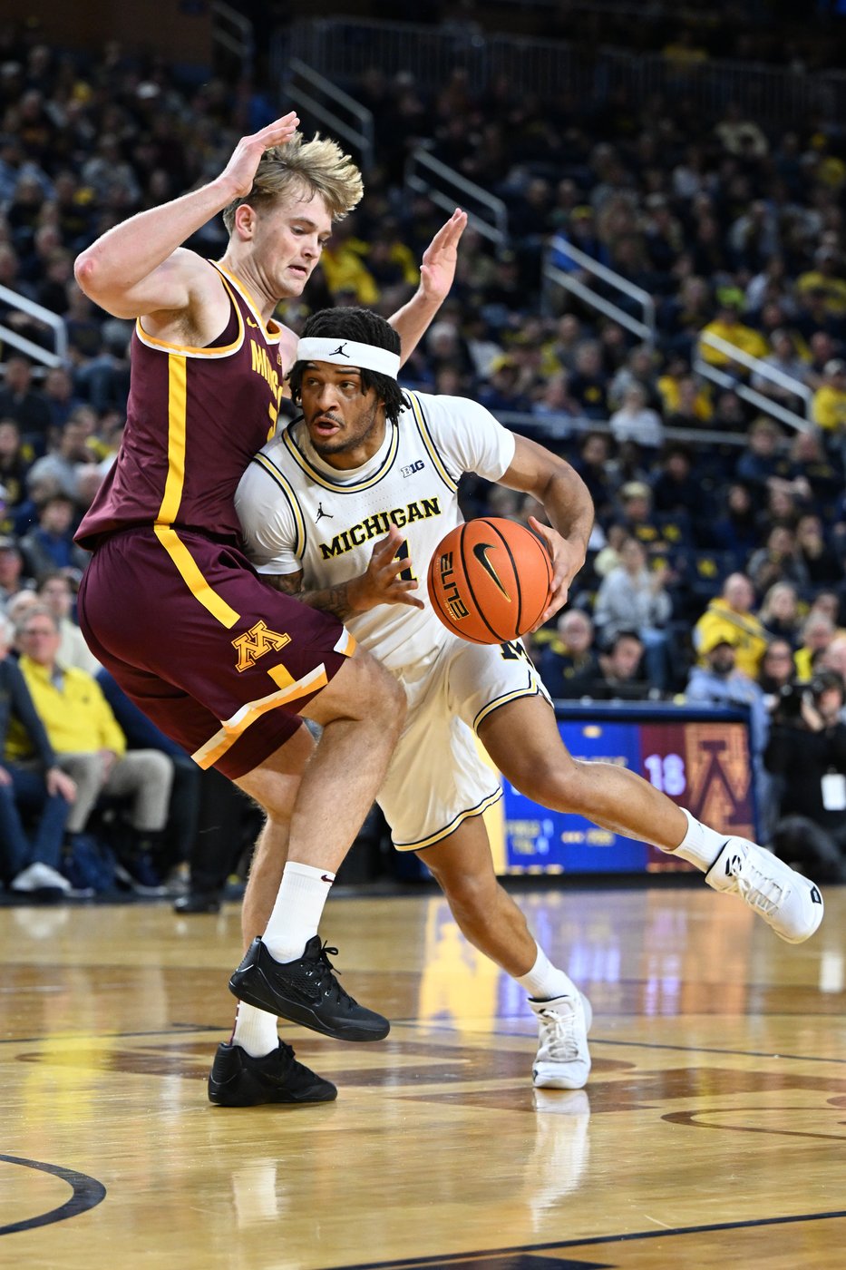 No. 3 Michigan beats Minnesota 77-67, clinches at least share of 1st Big Ten title since 2021 | iNFOnews.ca No. 3 Michigan beats Minnesota 77-67, clinches at least share of 1st Big Ten title since 2021 | iNFOnews.ca