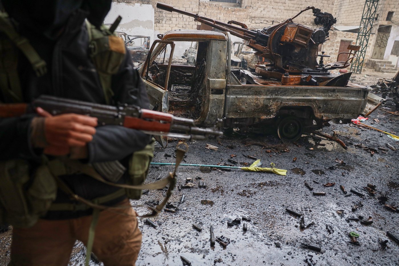 Photos of Syrians fleeing violence in Aleppo as shelling leaves heavy damage | iNFOnews.ca