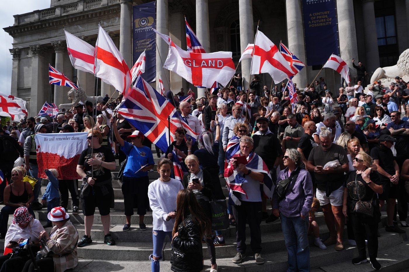 Far-right UK activist charged after migrant dinghy slashed in the English Channel | iNFOnews.ca Far-right UK activist charged after migrant dinghy slashed in the English Channel | iNFOnews.ca