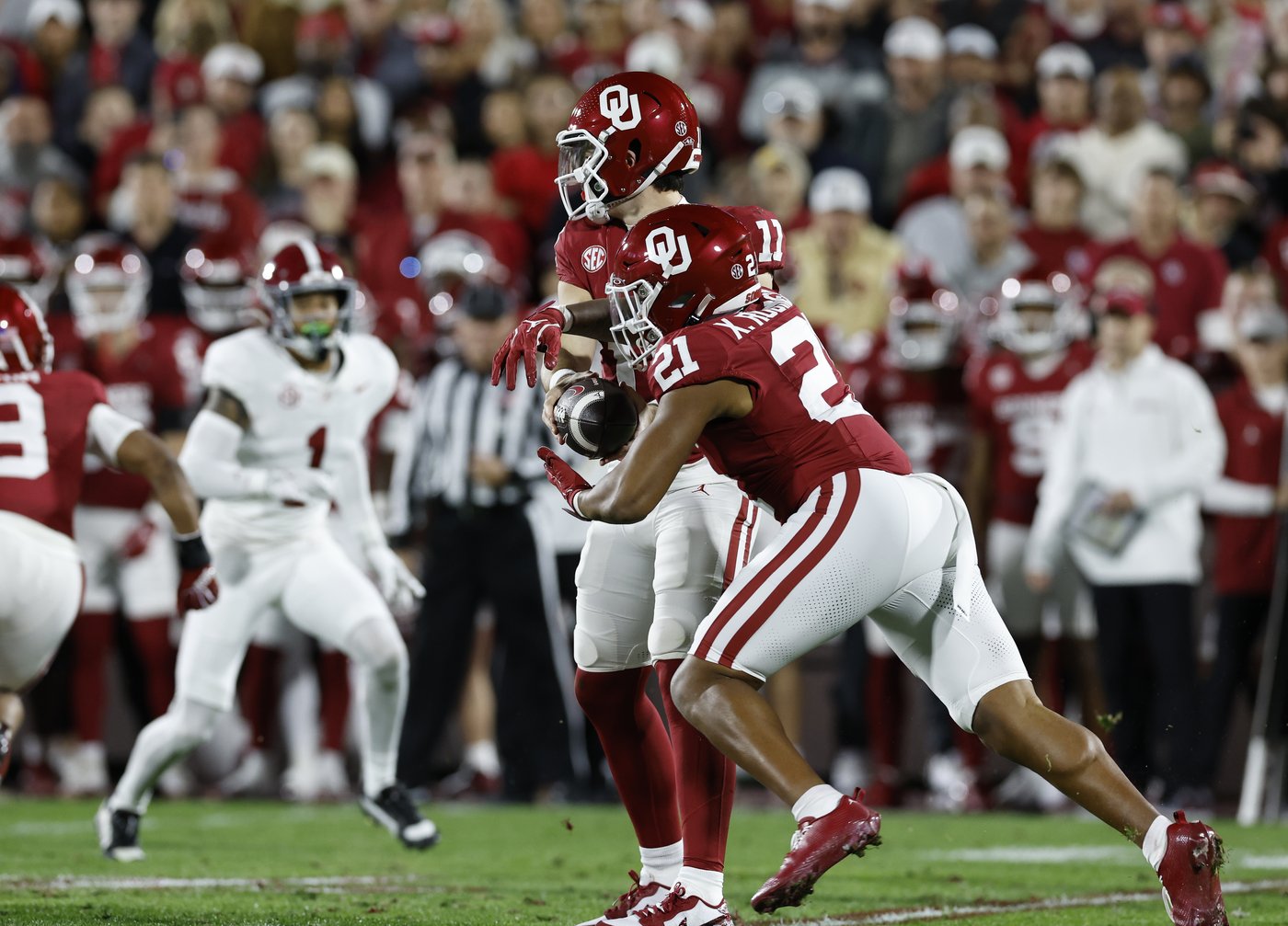 Arnold, Robinson run for more than 100 yards as Oklahoma stuns No. 7 Alabama 24-3 | iNFOnews.ca