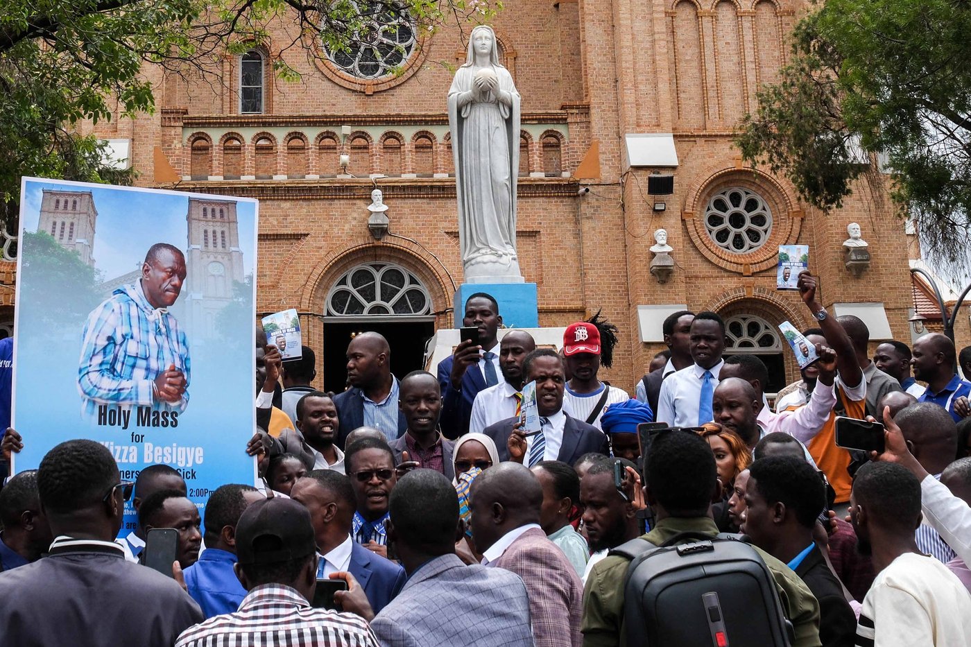 Supporters of jailed Ugandan opposition figure pray for him after president tries to stop it | iNFOnews.ca Supporters of jailed Ugandan opposition figure pray for him after president tries to stop it | iNFOnews.ca