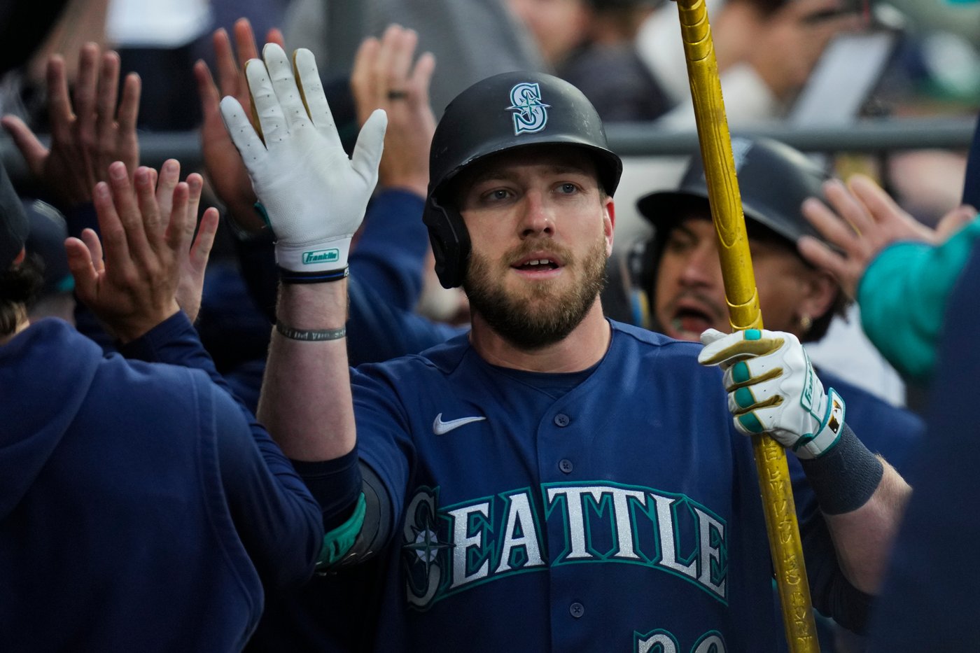 Raley hits grand slam and 3-run homer as Mariners outslug Murakami and White Sox in 12-8 win | iNFOnews.ca
