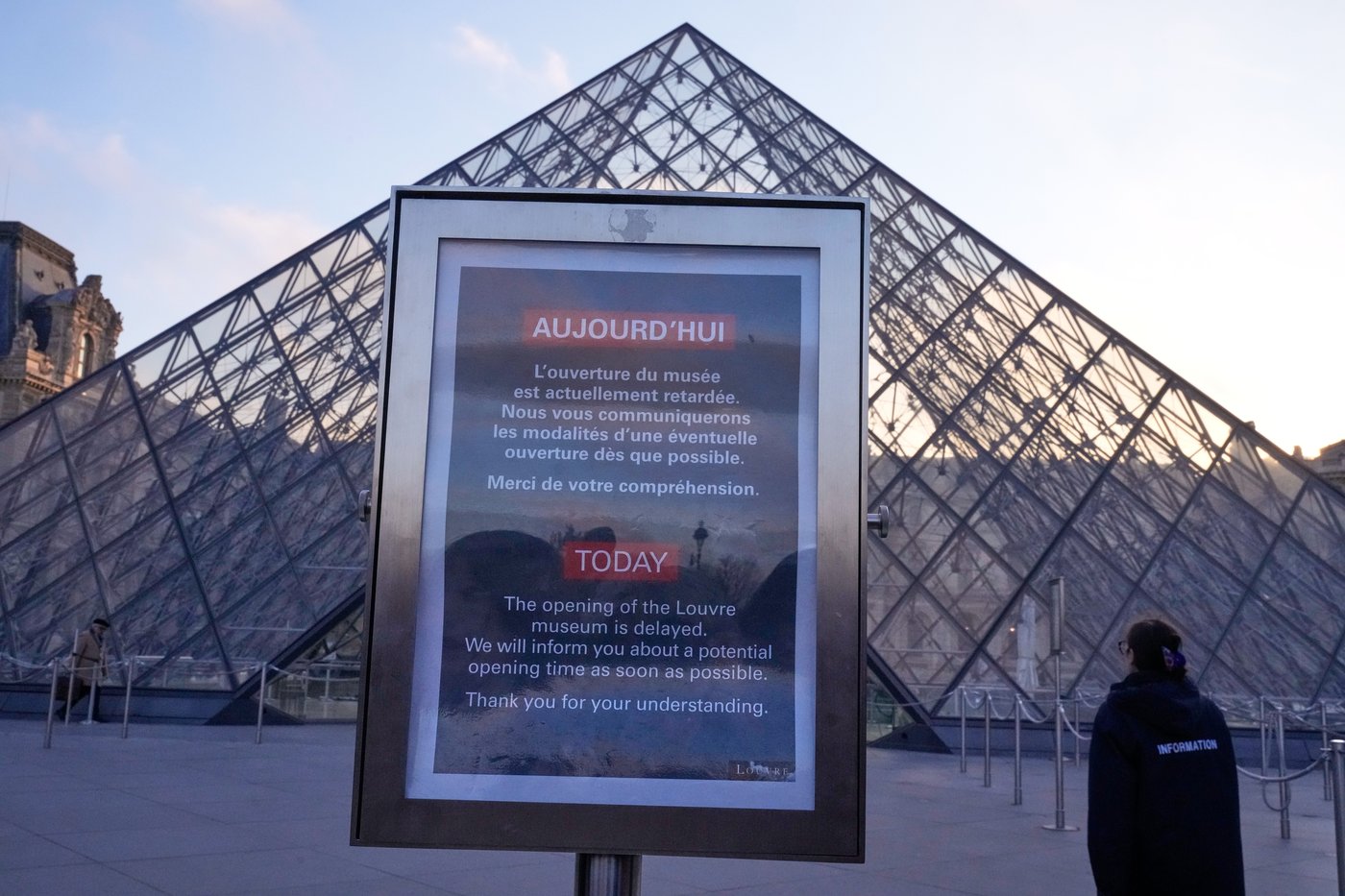 Louvre workers vote to strike in another blow to the Paris museum | iNFOnews.ca