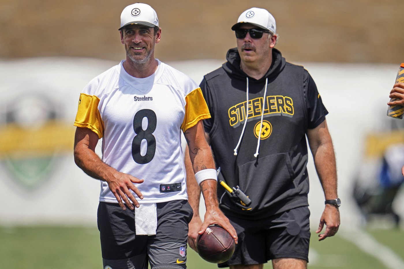 Aaron Rodgers' first training camp in Pittsburgh starts with a meaningless pick and careful optimism | iNFOnews.ca