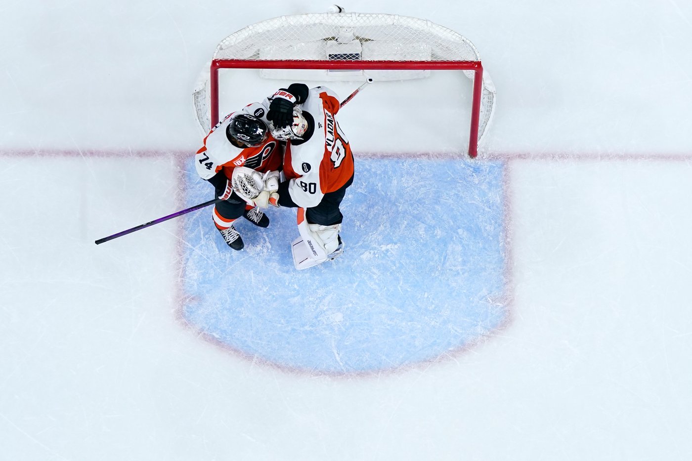 Flyers move to brink of sweep of Penguins with Game 3 win as Vladar shakes off injury in net | iNFOnews.ca