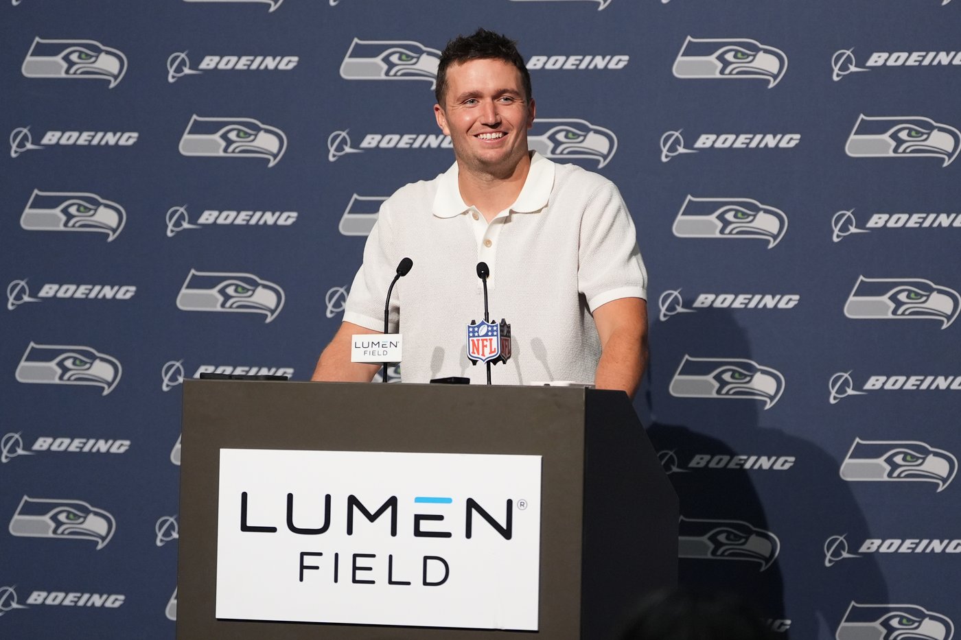 The Seahawks have confidence in Drew Lock's ability to take over for injured QB Sam Darnold | iNFOnews.ca