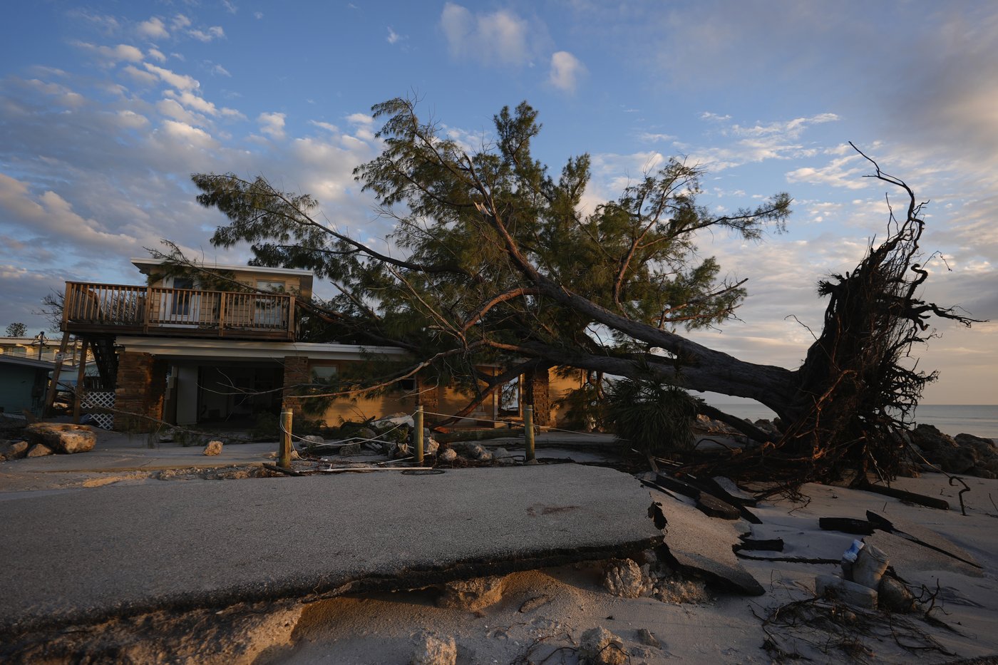 Floridians cleaning up from Hurricane Milton are hampered by a widespread fuel shortage | iNFOnews.ca