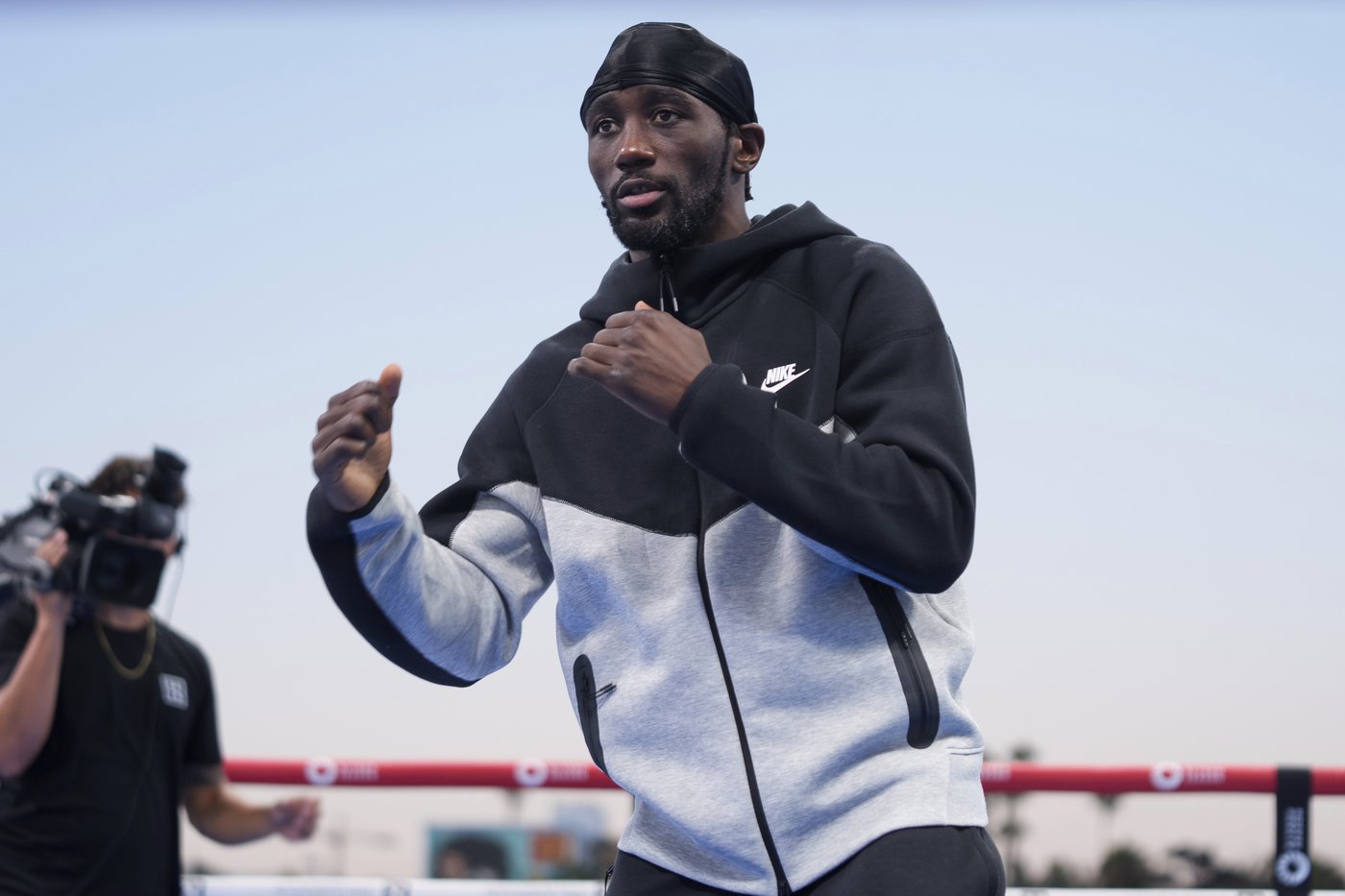 Boxing champ Terence Crawford tells Omaha graduates to work hard and keep fighting for success | iNFOnews.ca