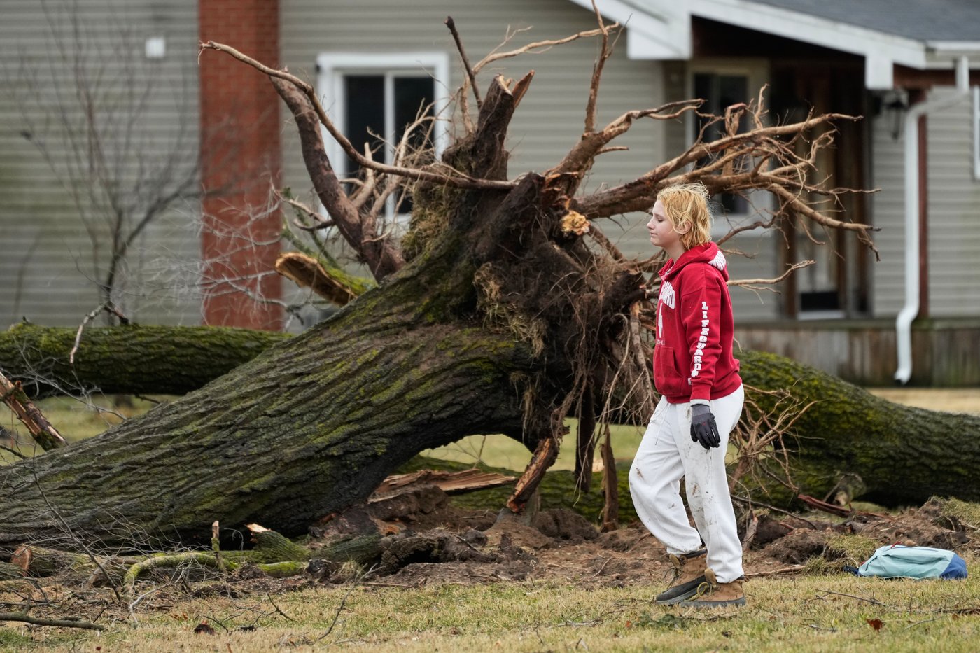 Photos show damage left by powerful storms as volunteers help communities clean up | iNFOnews.ca