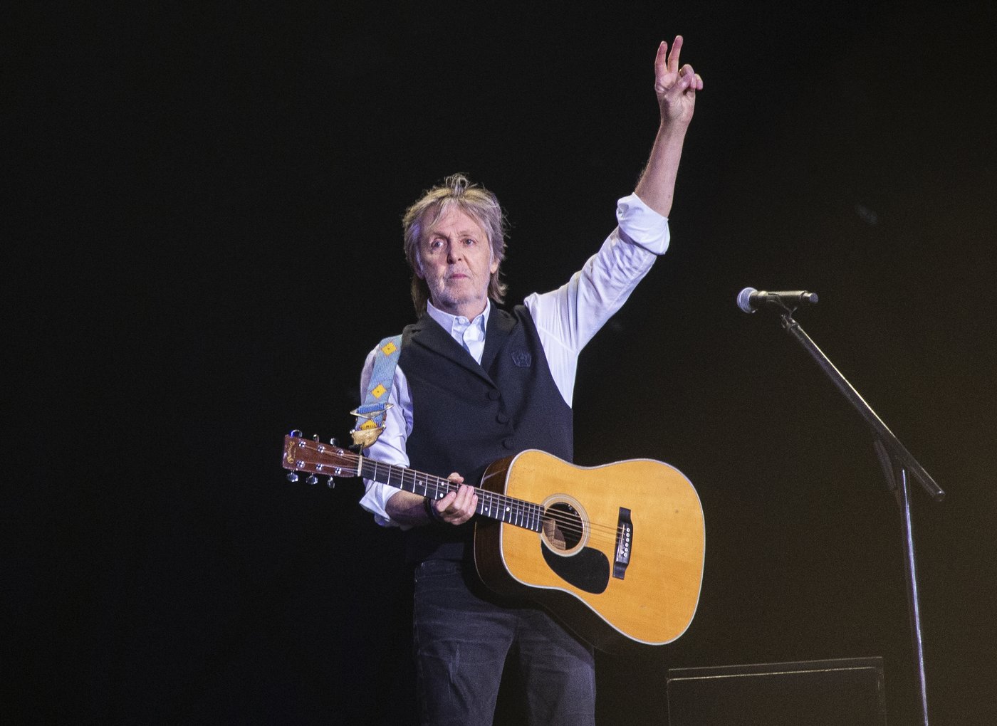 Paul McCartney rocks the Bowery. Inside his surprise NYC concert | iNFOnews.ca Paul McCartney rocks the Bowery. Inside his surprise NYC concert | iNFOnews.ca