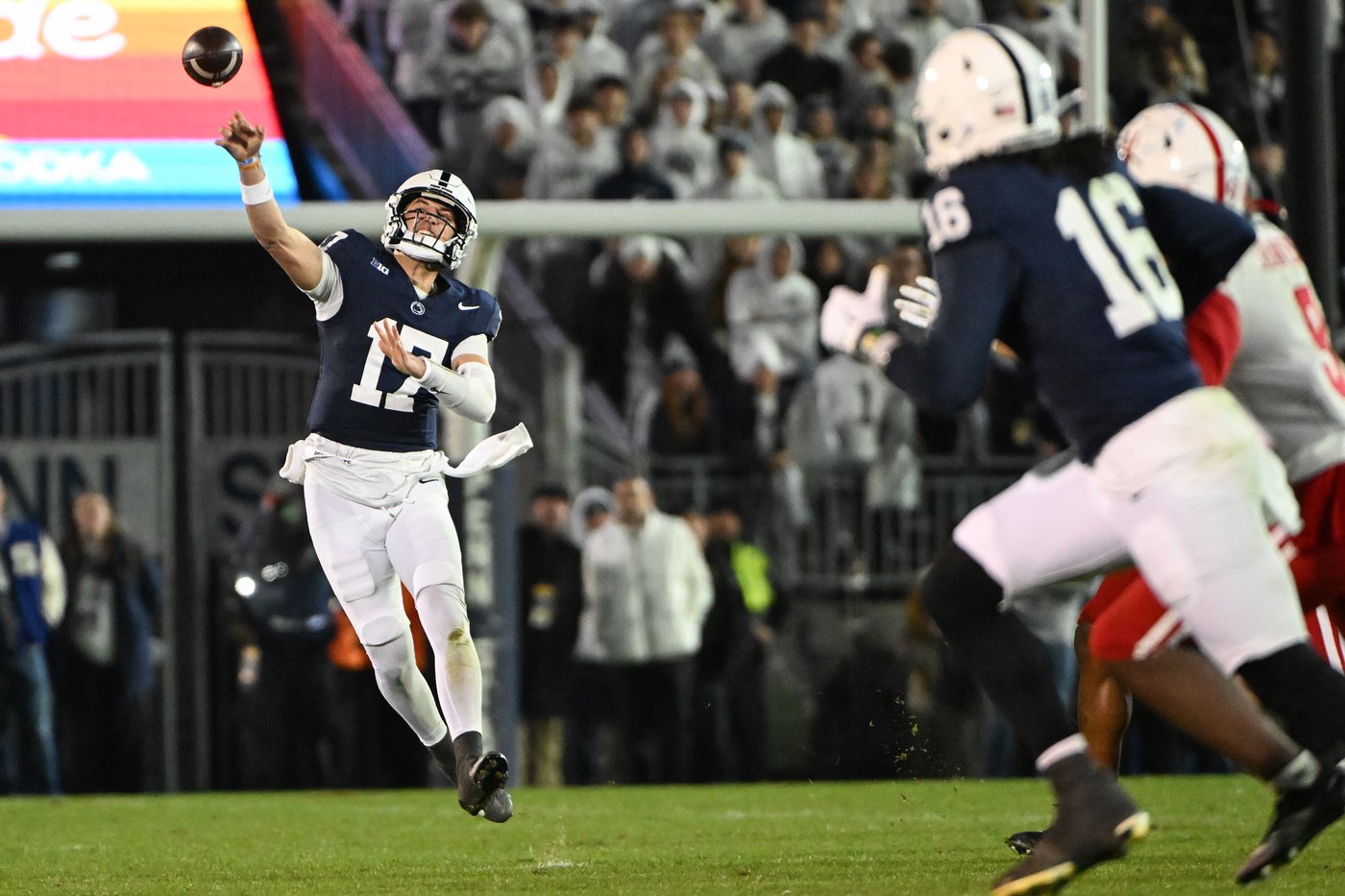 Allen becomes Penn State's career rushing leader as Nittany Lions pound Cornhuskers 37-10 | iNFOnews.ca
