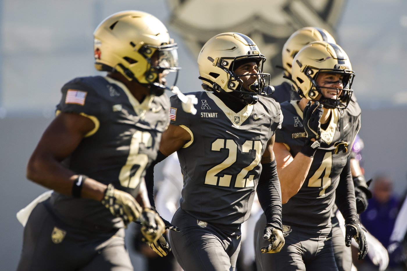 No. 21 Army has won 11 straight in preparing to host rival Air Force, which has lost 6 in a row | iNFOnews.ca