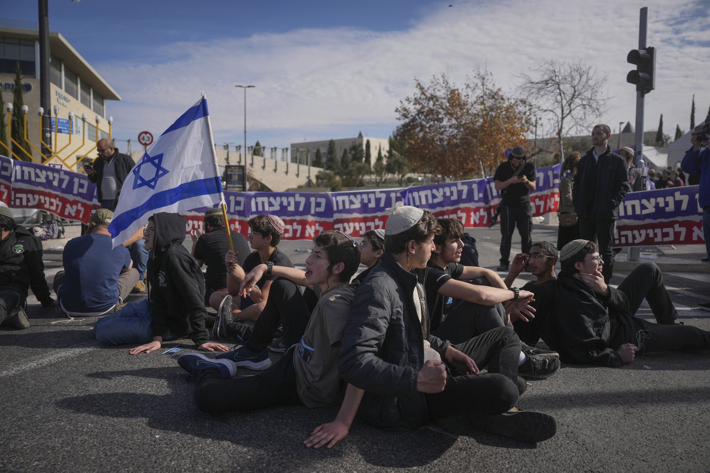 Middle East latest: Netanyahu says deal to return hostages from Gaza reached after last snags | iNFOnews.ca