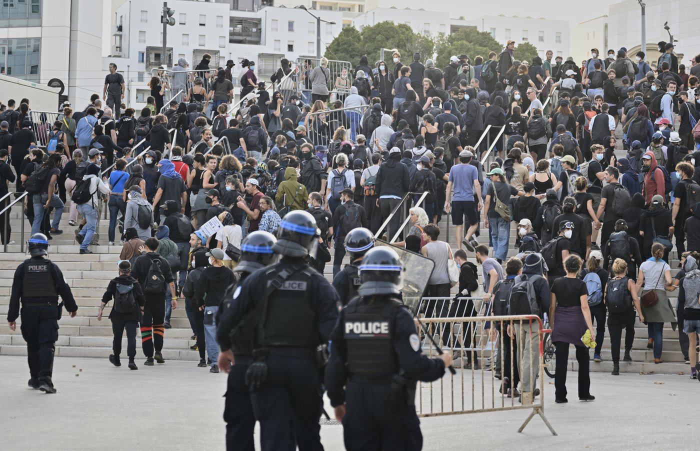 Protesters clash with police in Paris as 'Block Everything' movement gains momentum | iNFOnews.ca
