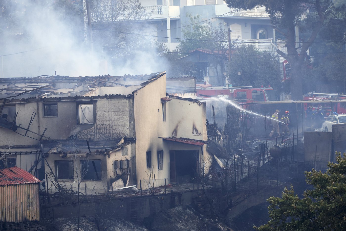 Wildfire burns through northern suburb of Greece's capital Athens and residents are told to evacuate | iNFOnews.ca