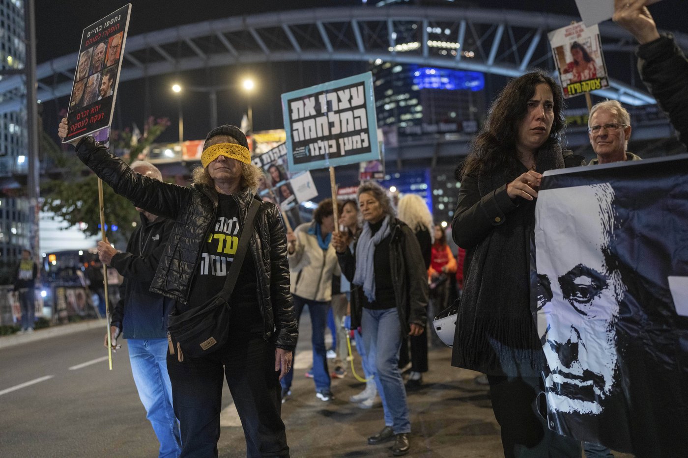Gunmen targeting bus in the occupied West Bank kill 3 people | iNFOnews.ca Gunmen targeting bus in the occupied West Bank kill 3 people | iNFOnews.ca