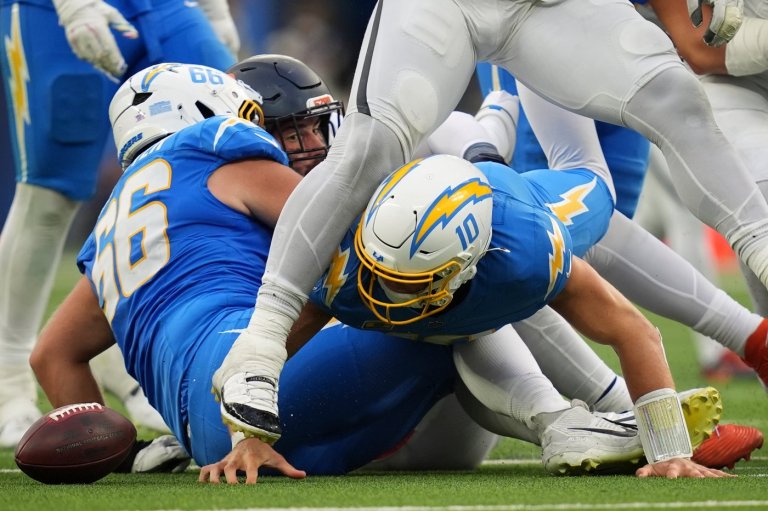 Justin Herbert seems no longer able to elevate Chargers' inept and injured offense | iNFOnews.ca