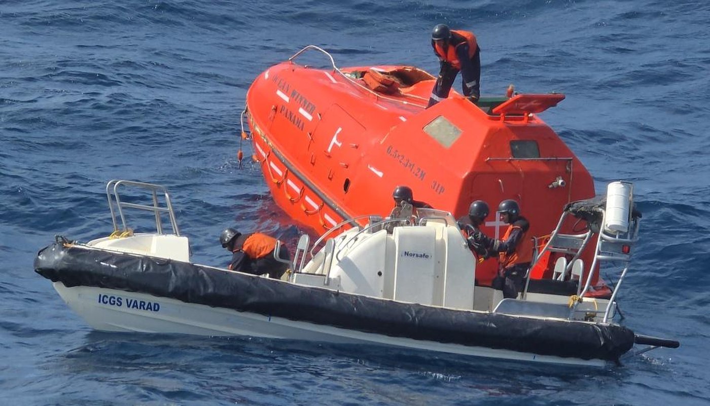 Rescuers find no trace of 22 missing crew days after cargo ship sinks in Bay of Bengal | iNFOnews.ca