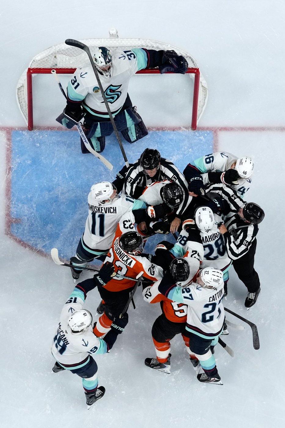 Kraken beat Flyers 3-2 in shootout as Philadelphia’s winless start reaches 8 games | iNFOnews.ca