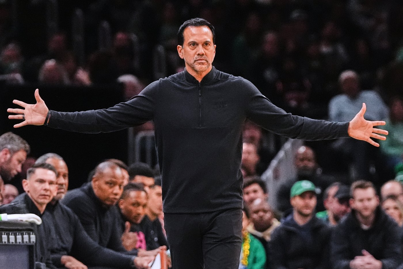 Pat Riley revives the NBA coach suit debate. Erik Spoelstra wants to keep sideline wear casual | iNFOnews.ca Pat Riley revives the NBA coach suit debate. Erik Spoelstra wants to keep sideline wear casual | iNFOnews.ca