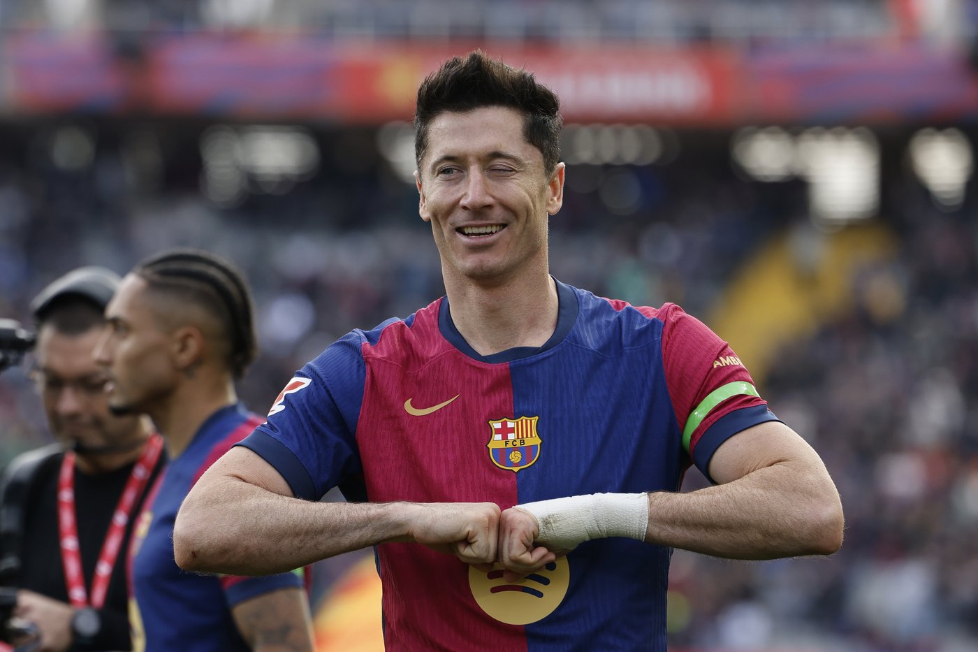 Lewandowski scores winner as Barcelona beats Alaves to move closer to the top in Spanish league | iNFOnews.ca