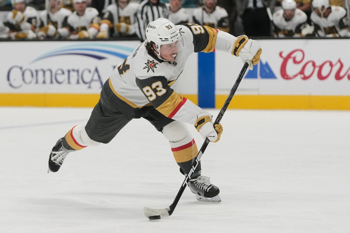 Hertl scores twice in 5-point game, Golden Knights beat Sharks 7-2 for 4th win in a row | iNFOnews.ca