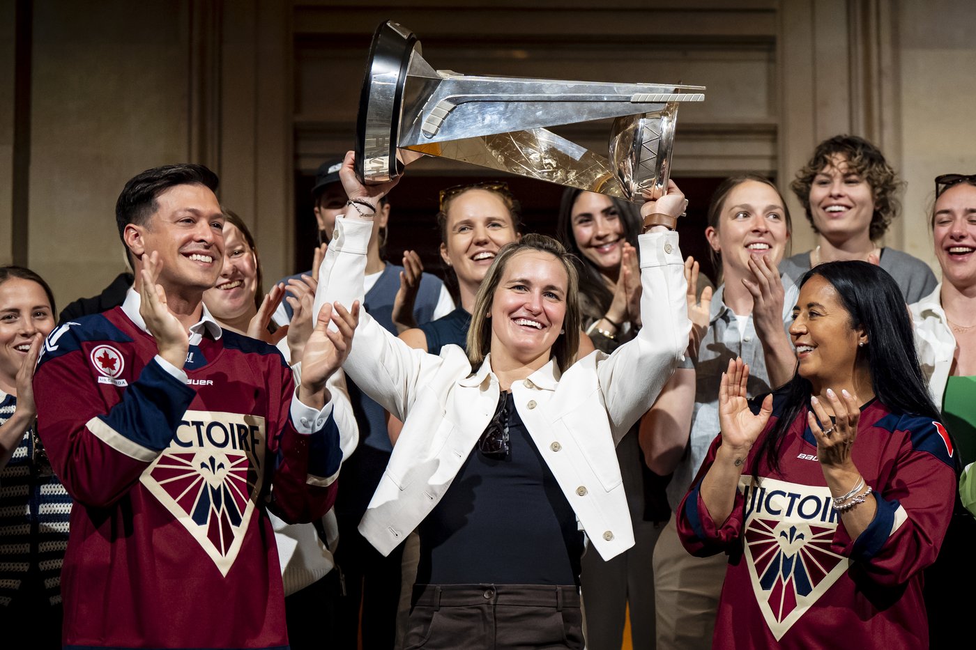 Montreal Victoire visit city hall to sign golden book after Walter Cup victory | iNFOnews.ca Montreal Victoire visit city hall to sign golden book after Walter Cup victory | iNFOnews.ca