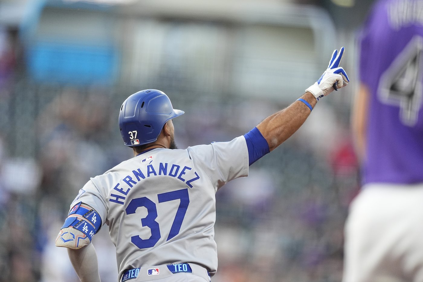 Ohtani launches homer No. 54, steals 57th base as NL West-champion Dodgers power by Rockies 11-4 | iNFOnews.ca