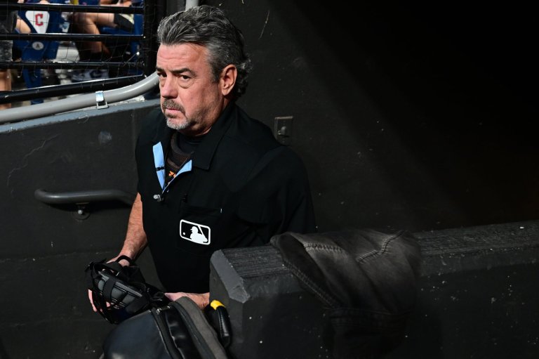 Umpire Jordan Baker leaves Giants-Guardians game after foul ball hits his mask | iNFOnews.ca