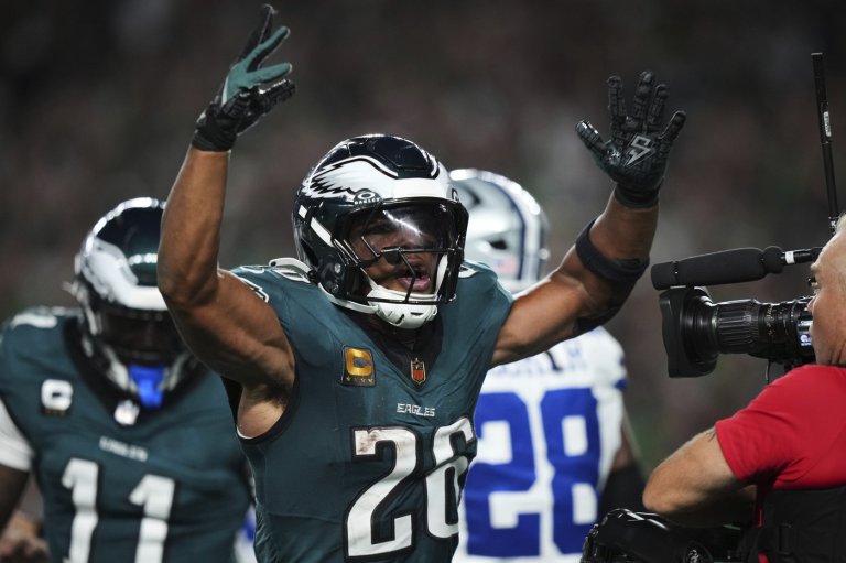 Lightning halts Super Bowl Eagles' season opener against Cowboys | iNFOnews.ca