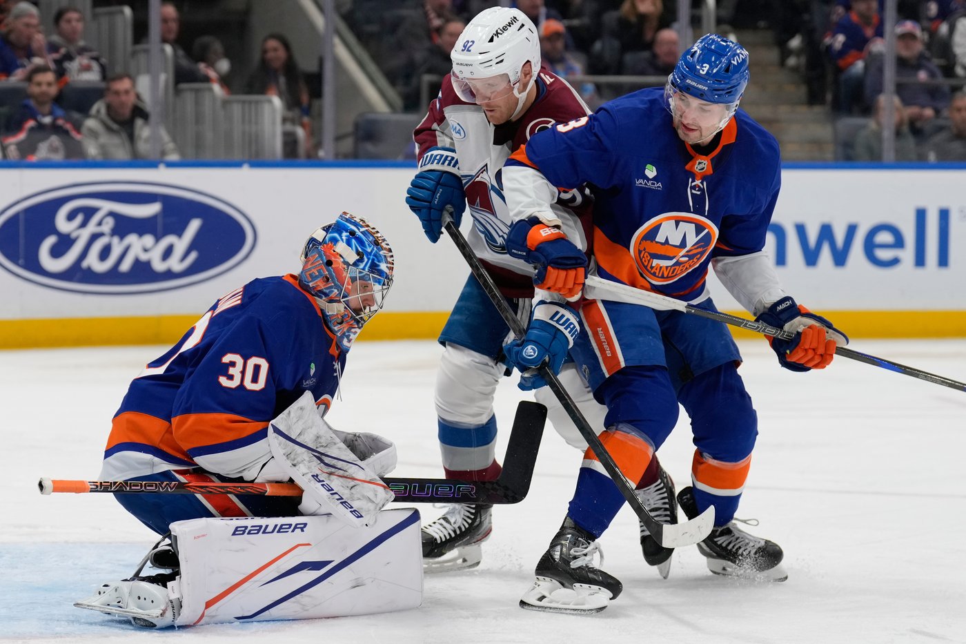 Barzal’s goal, 2 assists help Islanders beat Avalanche 6-3 | iNFOnews.ca Barzal’s goal, 2 assists help Islanders beat Avalanche 6-3 | iNFOnews.ca