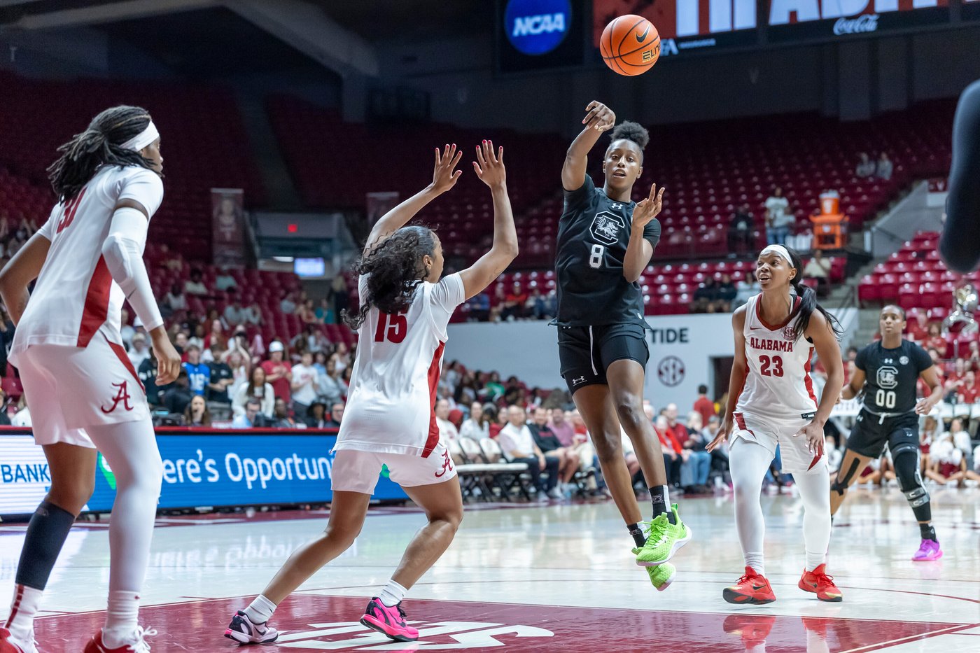 Madina Okot, Joyce Edwards pace No. 3 South Carolina over No. 25 Alabama 76-57 | iNFOnews.ca