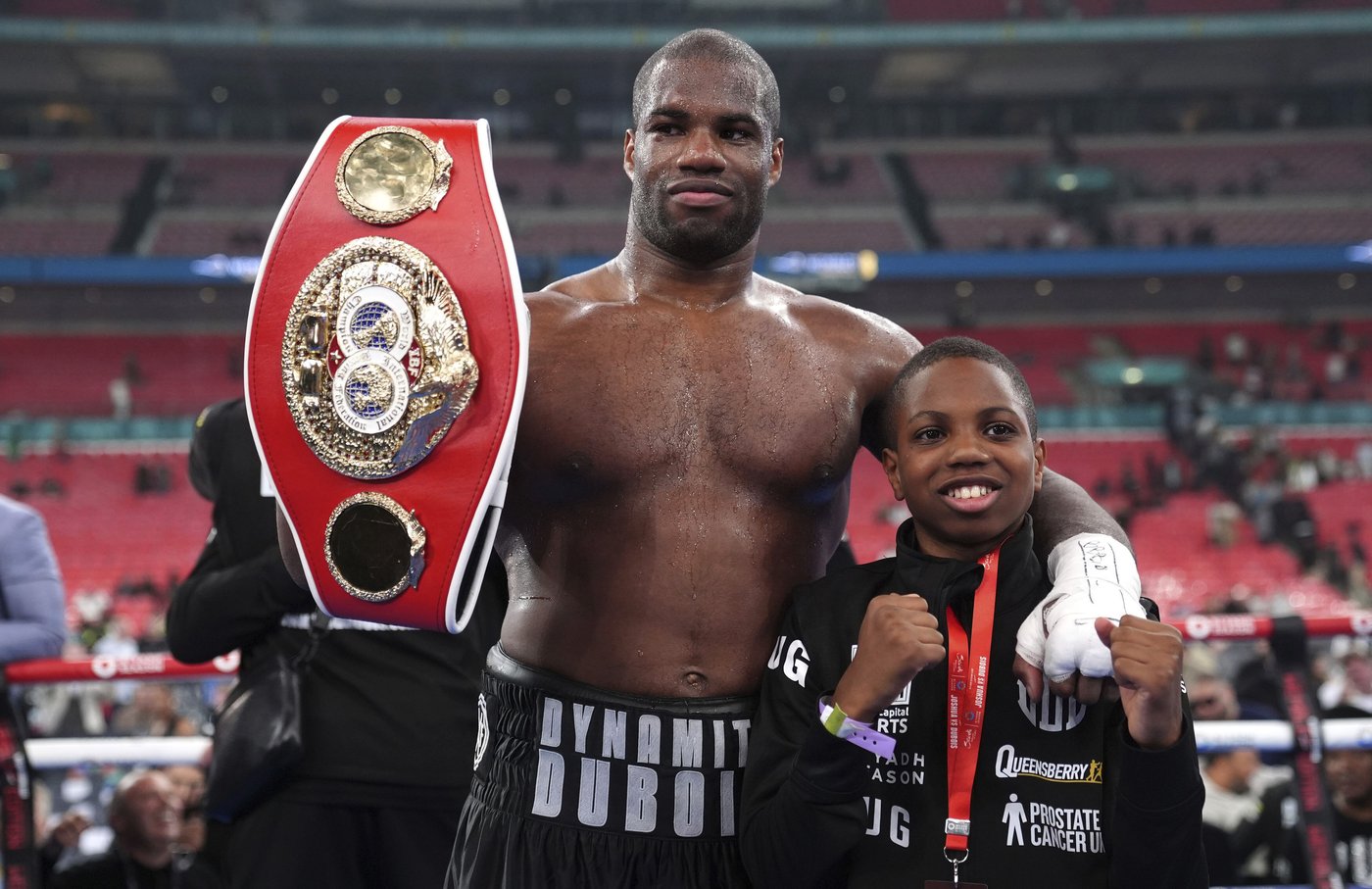 Dubois changes perceptions and muscles onto the top table of heavyweights. He wants Usyk next | iNFOnews.ca