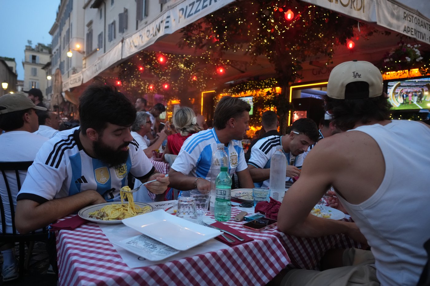 Soccer fans around the world watch the World Cup, in photos | iNFOnews.ca