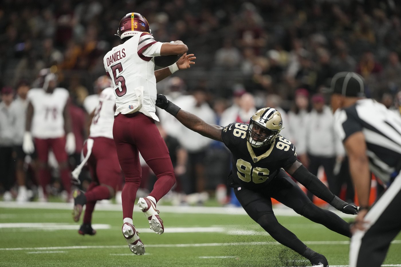 Jayden Daniels was sacked 8 times, and the Commanders rookie QB shoulders some of the blame | iNFOnews.ca Jayden Daniels was sacked 8 times, and the Commanders rookie QB shoulders some of the blame | iNFOnews.ca