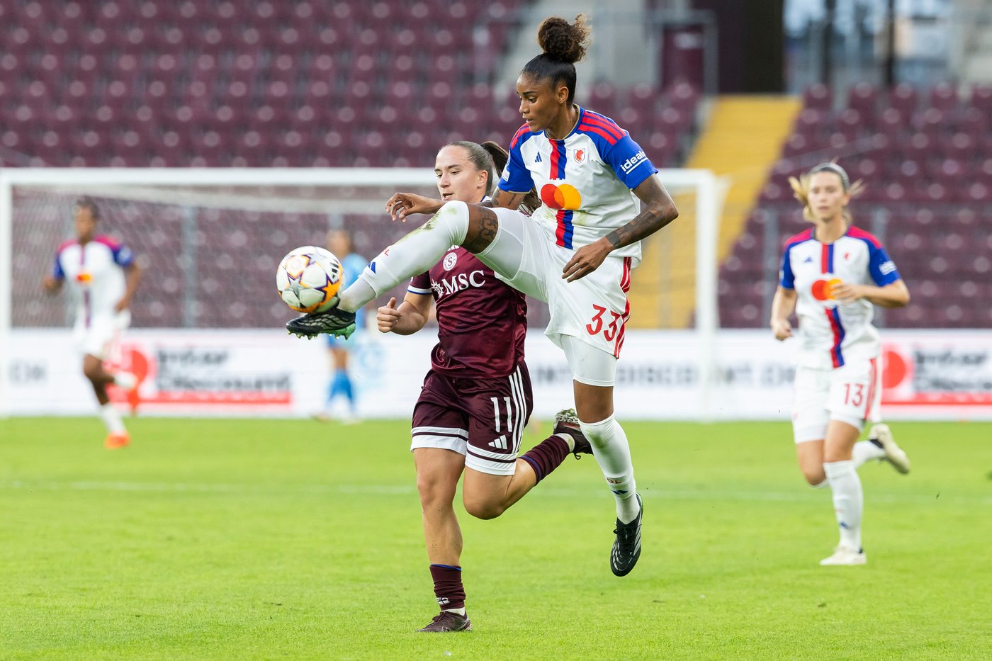 Title holder Barcelona scores 5, OL Lyonnes hits 8 in wins to open Women's Champions League | iNFOnews.ca