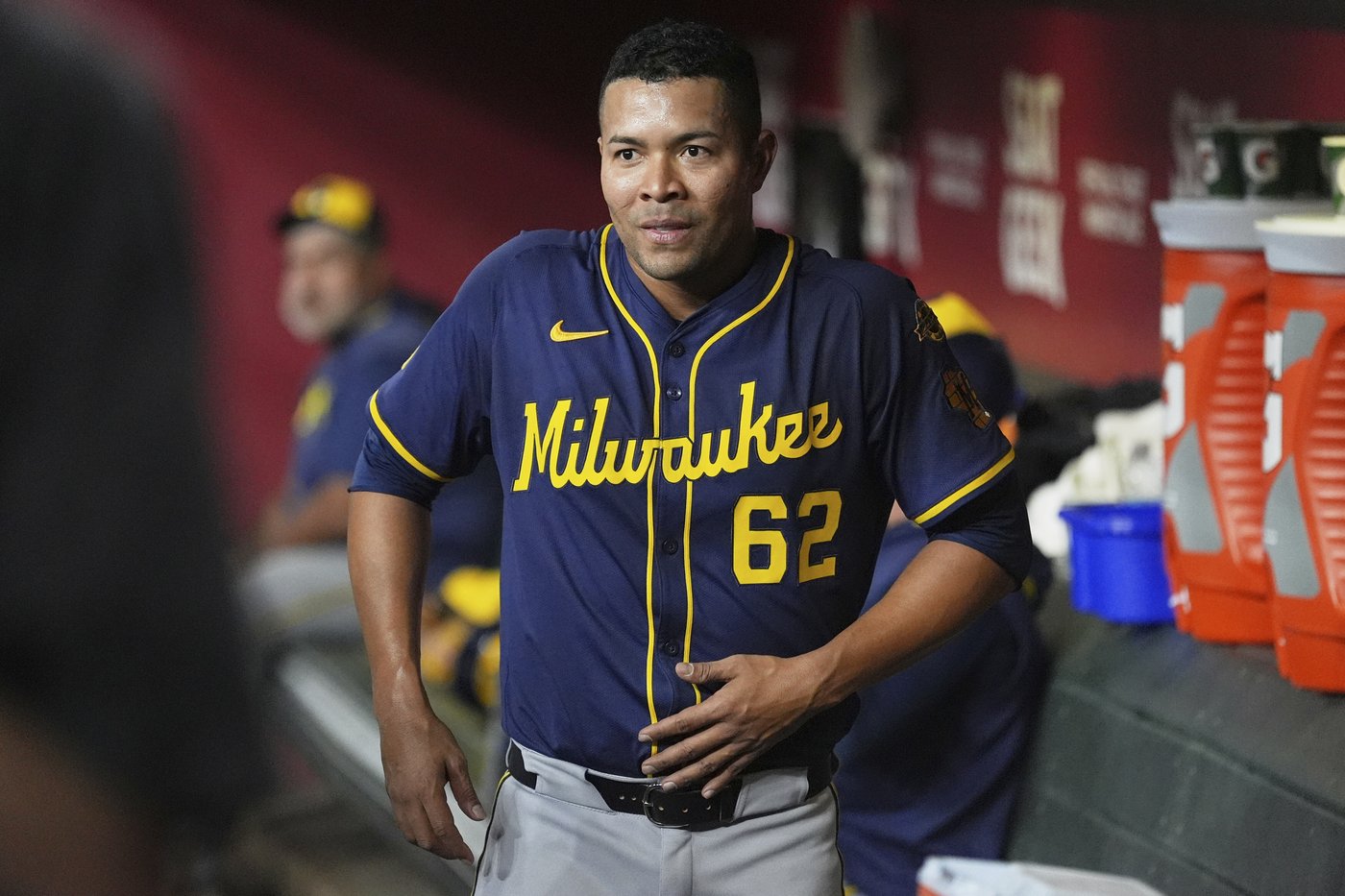 Quintana throws 7 scoreless innings in Brewers debut, leading a 7-0 win over the Diamondbacks | iNFOnews.ca