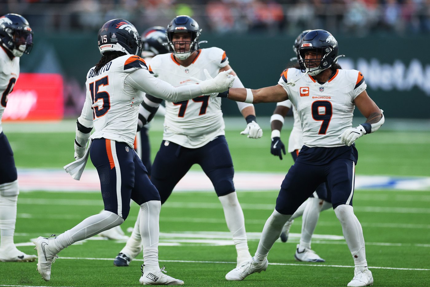 Broncos' defense saves the day by sacking Justin Fields nine times in gritty win over Jets | iNFOnews.ca Broncos' defense saves the day by sacking Justin Fields nine times in gritty win over Jets | iNFOnews.ca