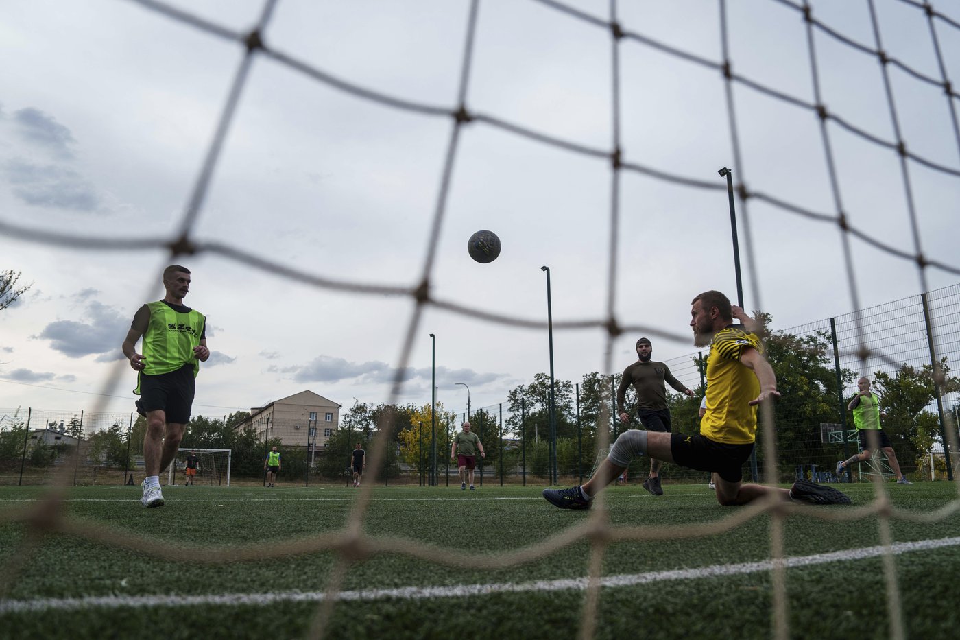 In wartime Ukraine, soccer fans bury rivalries and find a moment of calm at matches | iNFOnews.ca