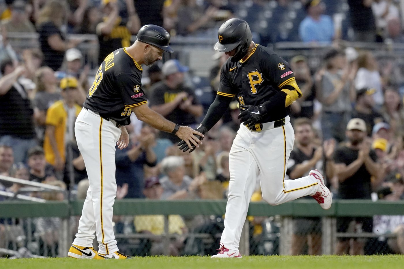 Bubba Chandler, 2 relievers combine on one-hitter as Pirates defeat A's 2-0 to end 5-game skid | iNFOnews.ca