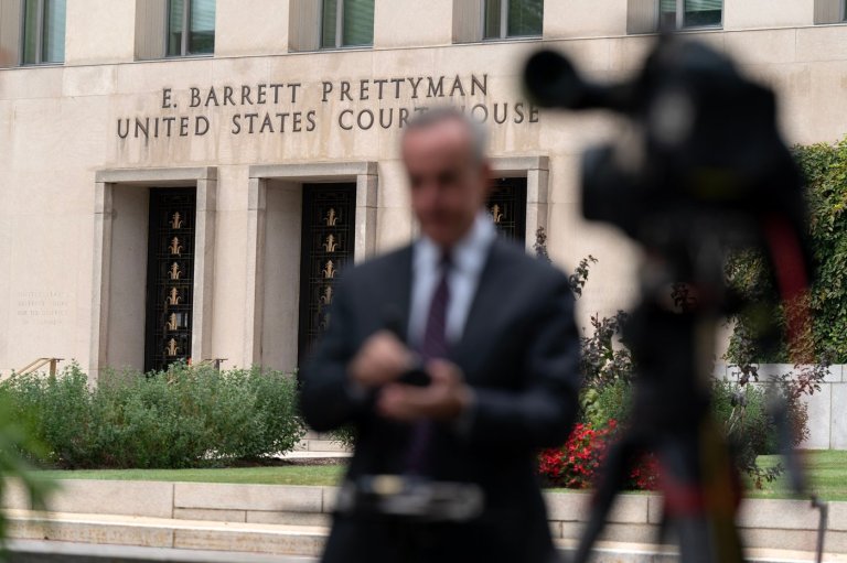 Judge orders White House to restore access to news outlets Trump banned | iNFOnews.ca