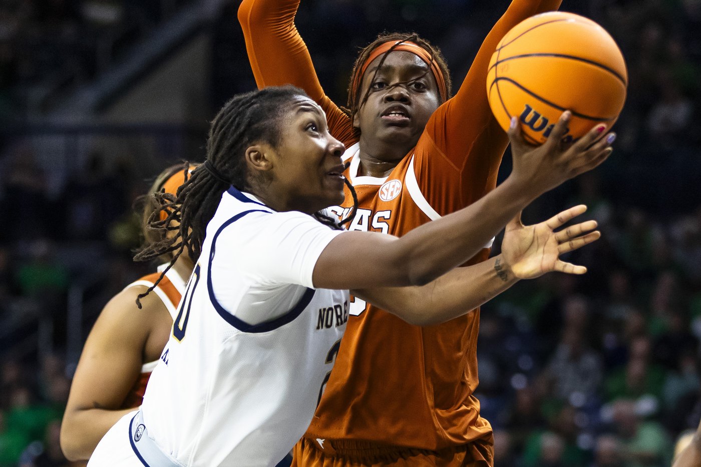 Hidalgo scores 30 as No. 10 Notre Dame women beat No. 4 Texas 80-70 in OT | iNFOnews.ca