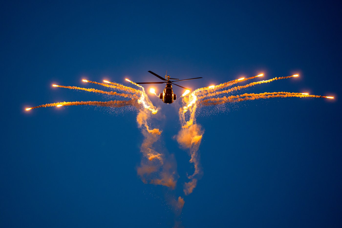 Aircraft and aerobatics dazzle at Bucharest air show, in photos | iNFOnews.ca