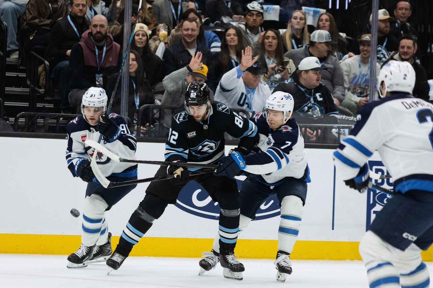 Clayton Keller scores in overtime to give Mammoth 4-3 win over Jets | iNFOnews.ca