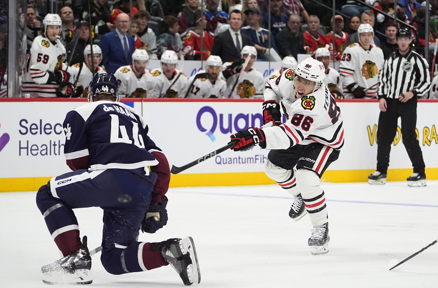 Donato scores twice as Blackhawks beat Avalanche 5-2 to snap a 4-game skid | iNFOnews.ca