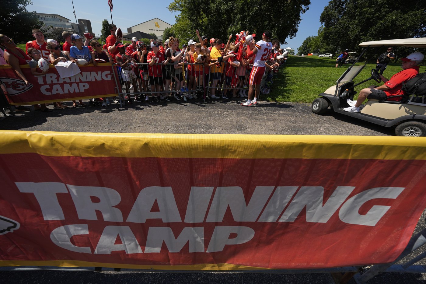 Chiefs' Marquise Brown among several players injured in sweltering training camp practice | iNFOnews.ca Chiefs' Marquise Brown among several players injured in sweltering training camp practice | iNFOnews.ca